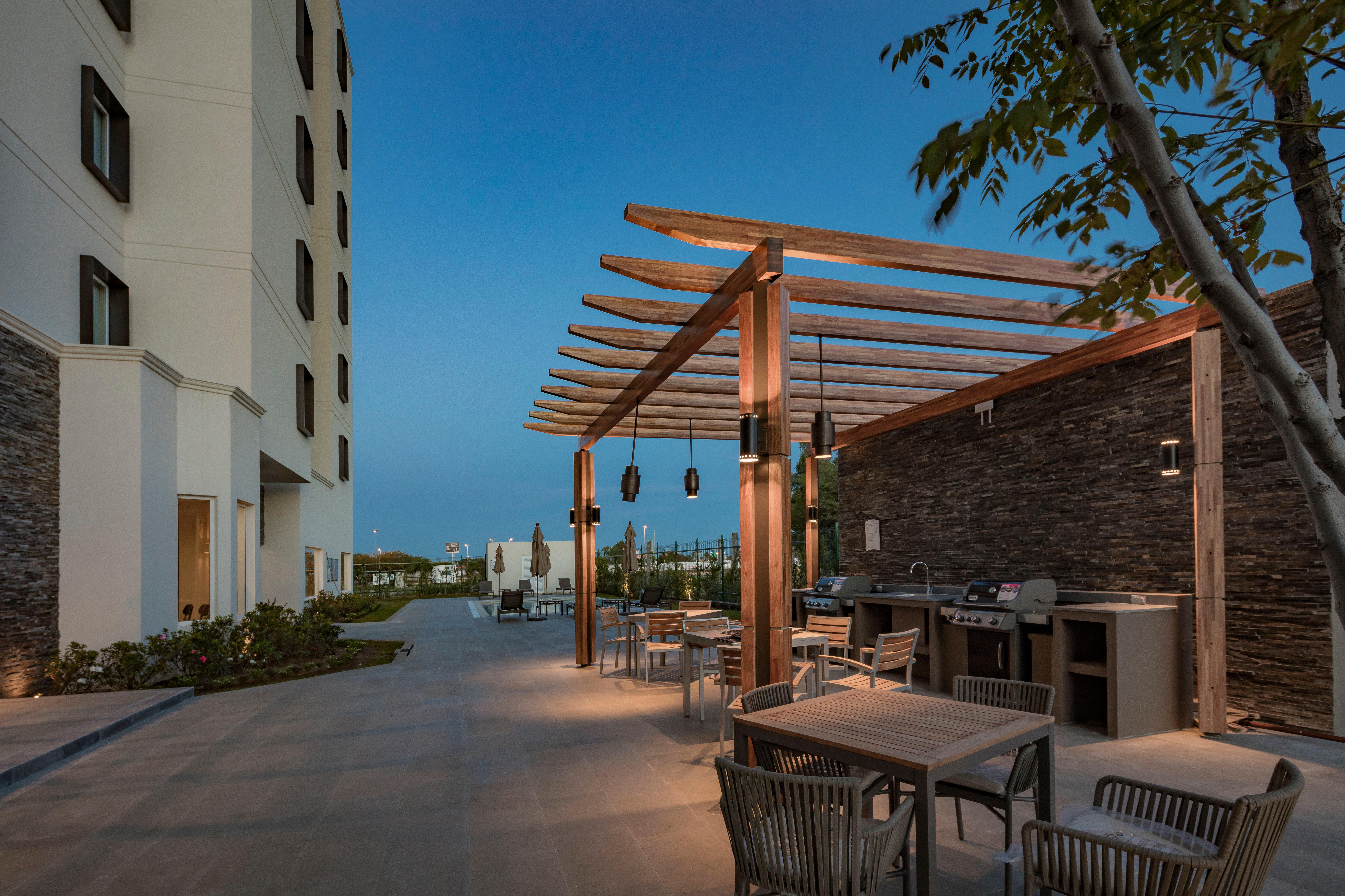 Staybridge Suites - Irapuato By Ihg Zewnętrze zdjęcie