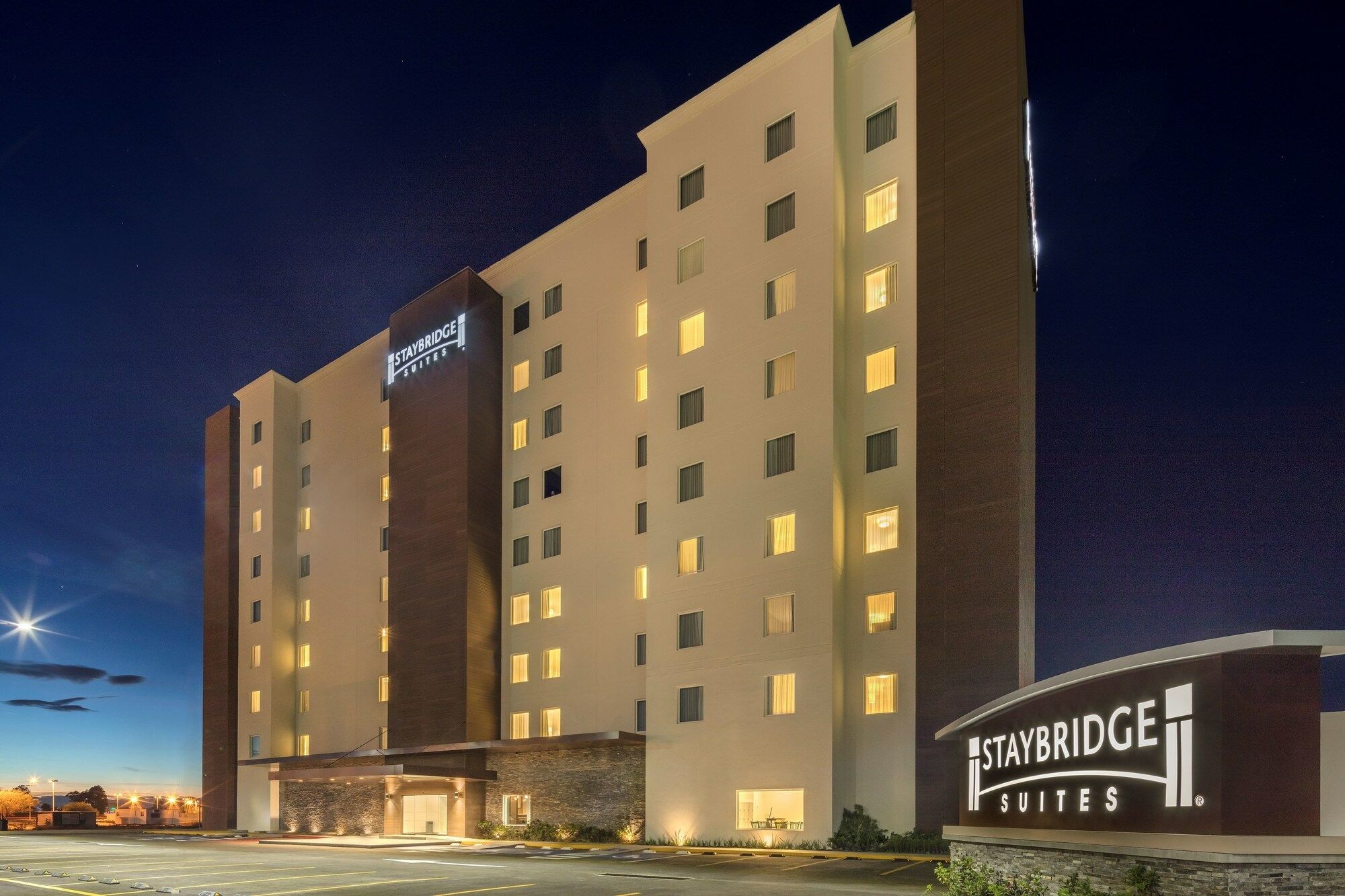 Staybridge Suites - Irapuato By Ihg Zewnętrze zdjęcie
